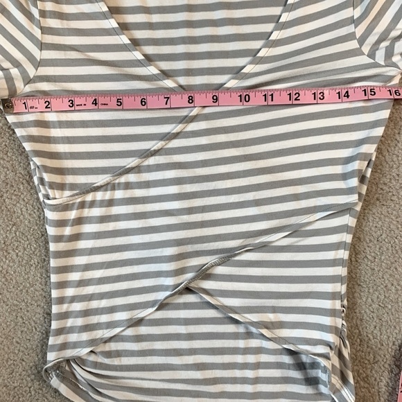 Guess Crop Top Shirt High Low Women’s Gray White Striped Cotton Blend Medium - Picture 3 of 6